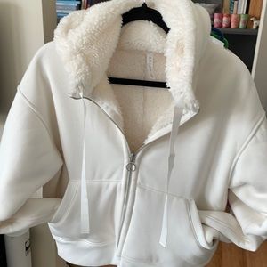 Creamy teddy sweatshirt